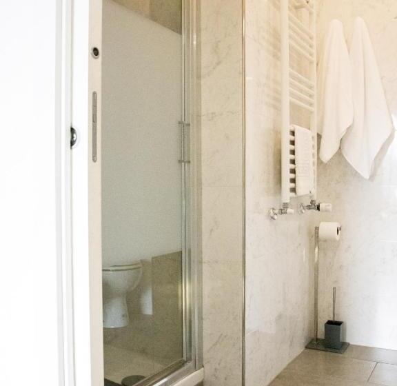 חדר סטנדרט לשלושה, B&b Dea Tiburtina