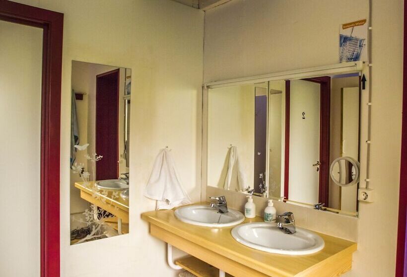 اتاق استاندارد با سرویس بهداشتی مشترک, Korpudalur Hi Hostel