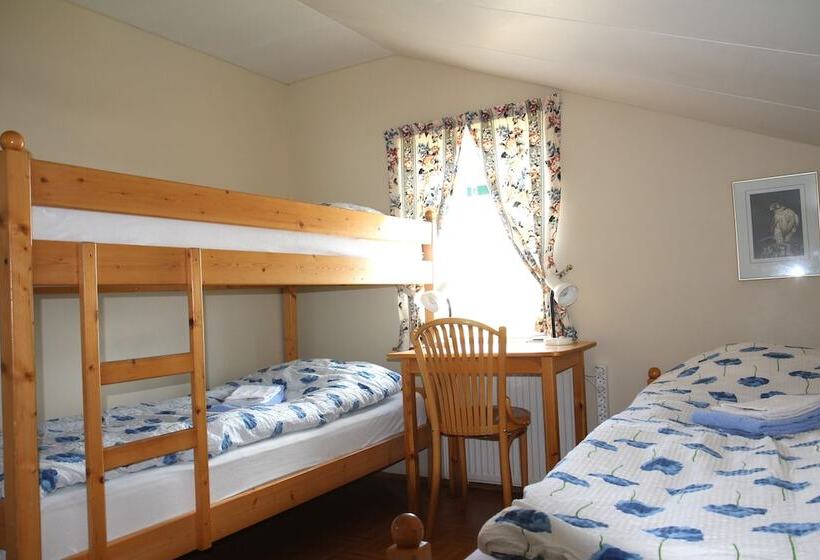 اتاق استاندارد چهارنفره با سرویس بهداشتی مشترک, Korpudalur Hi Hostel