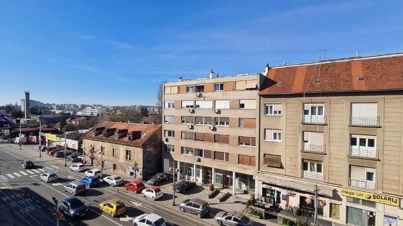 غرفة قياسية, Rooms Lara