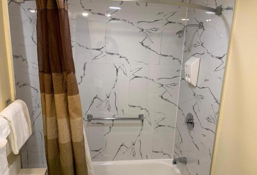 キングサイズベッドのスタンダードルーム, Four Winds Country Motel