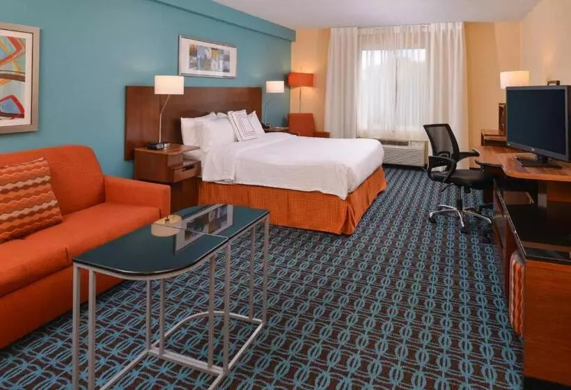 キングサイズベッドのデラックスルーム, Baymont By Wyndham St Charles