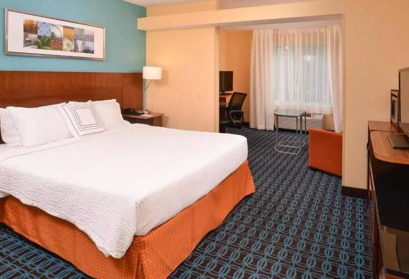 キングサイズベッドのデラックススイート, Baymont By Wyndham St Charles