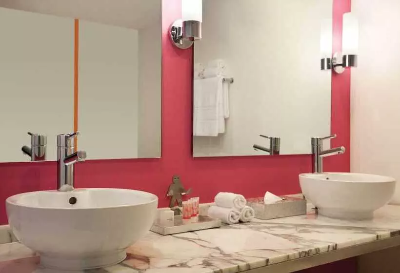 キングサイズベッドのスイートルーム, Flamingo Las Vegas Hotel & Casino