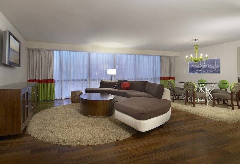 キングサイズベッドのスイートルーム, Flamingo Las Vegas Hotel & Casino