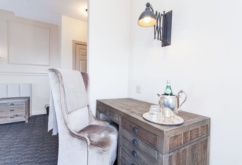 جناح إدارى, Garrison Inn Boutique