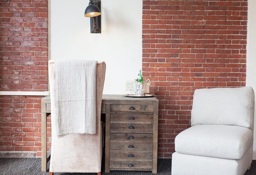 غرفة أساسية سرير مزدوج, Garrison Inn Boutique