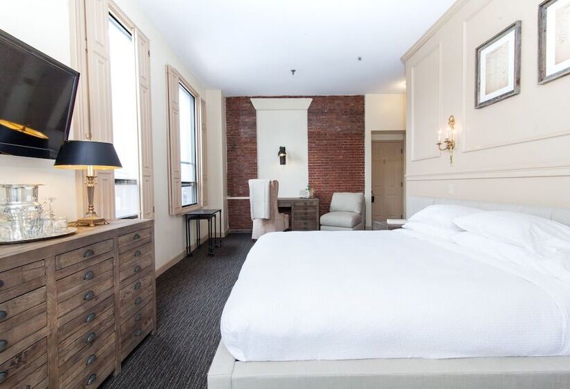Номер Базовый Двуспальная Кровать, Garrison Inn Boutique