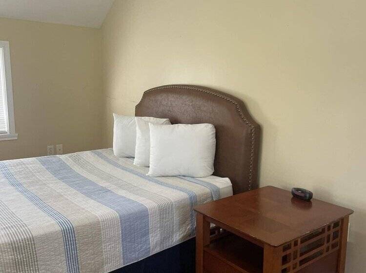 오두막, The Grand Beach Inn