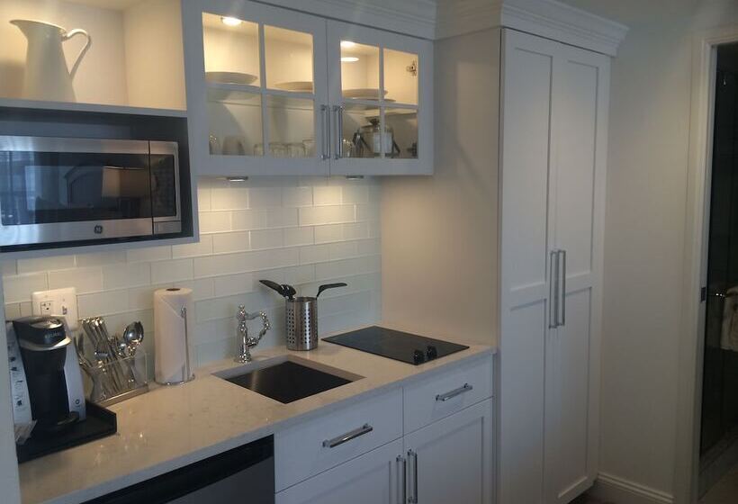 Family Suite, Icona Avalon