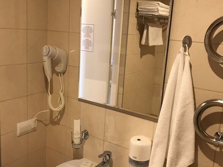 Номер Deluxe, Furor