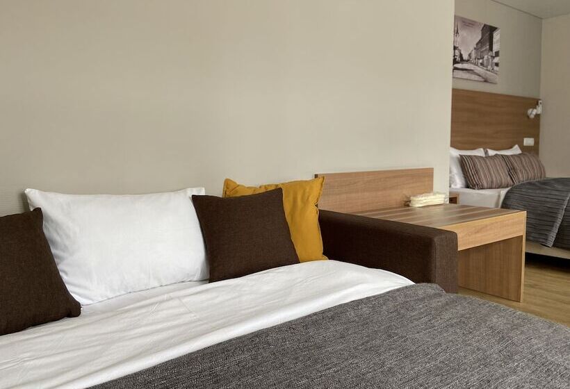 Номер Deluxe, Furor