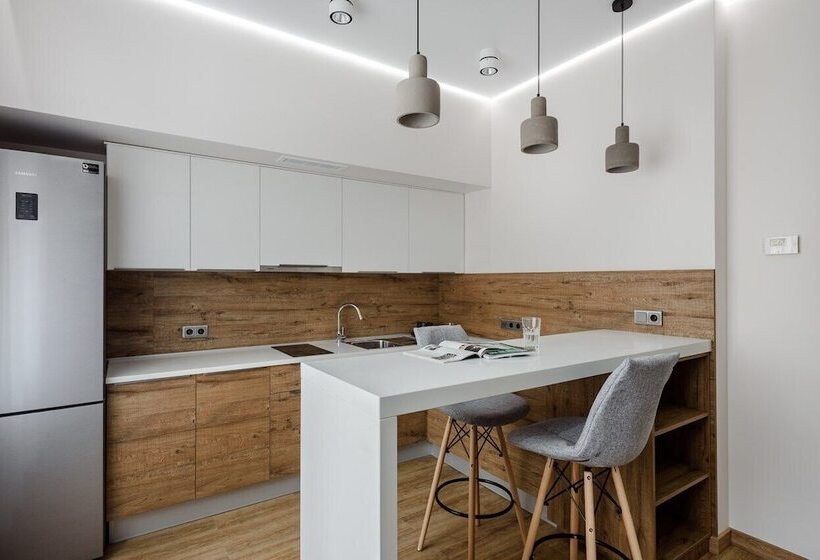 استودیوی استاندارد, 8512 Apart