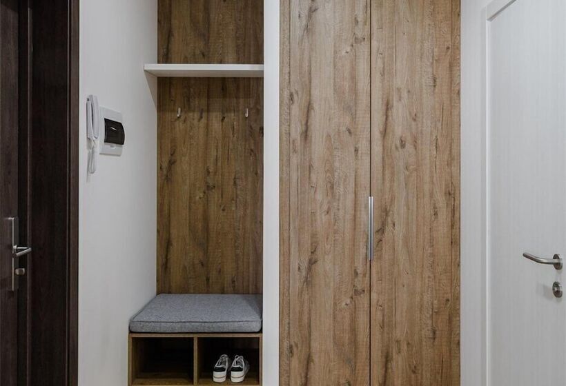 استودیوی استاندارد, 8512 Apart