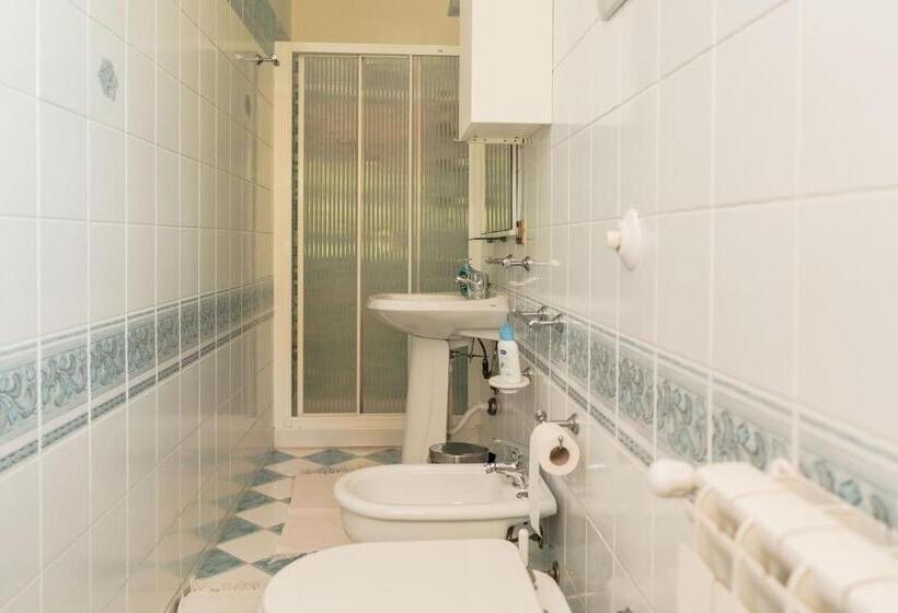 חדר סטנדרט לשלושה, B&b Elvira Al Duomo