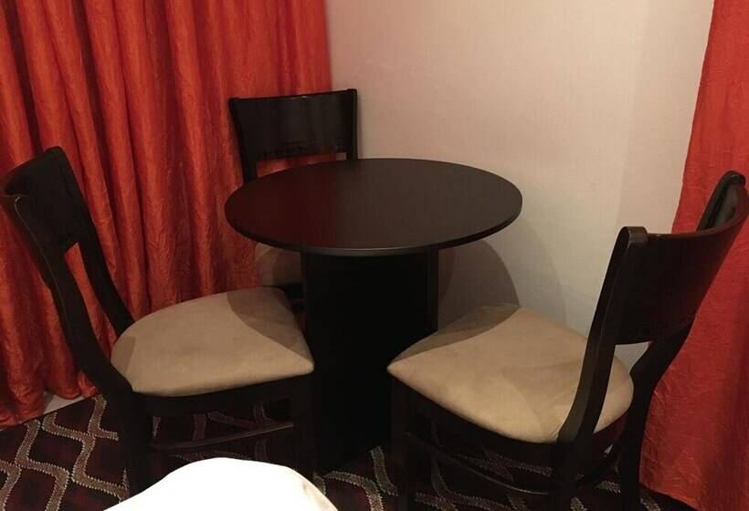 اتاق خانوادگی, Kwazi Guest House