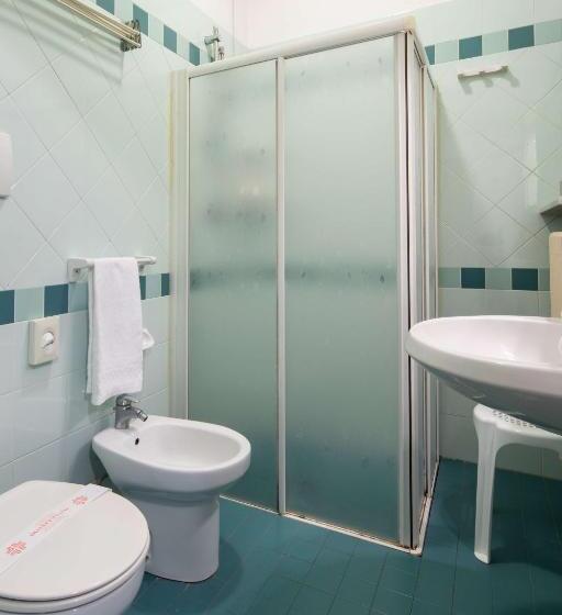 اتاق استاندارد چهار تخته, B&b Euro