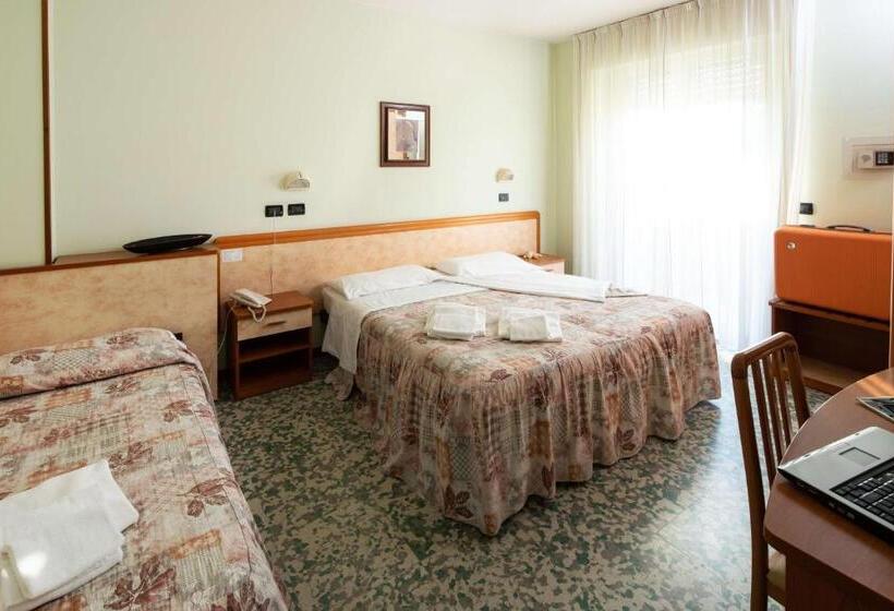 اتاق استاندارد سه نفره, B&b Euro