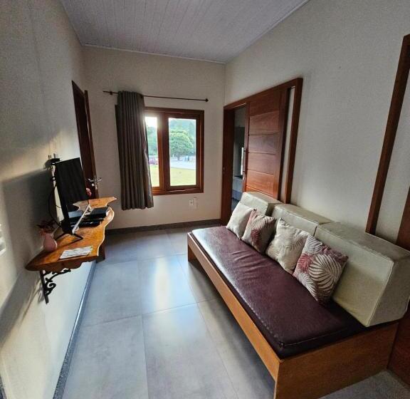 Quarto Familiar, Pousada Aracê