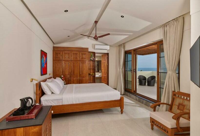 带大床的高级房间, Rockholm At The Light House Beach