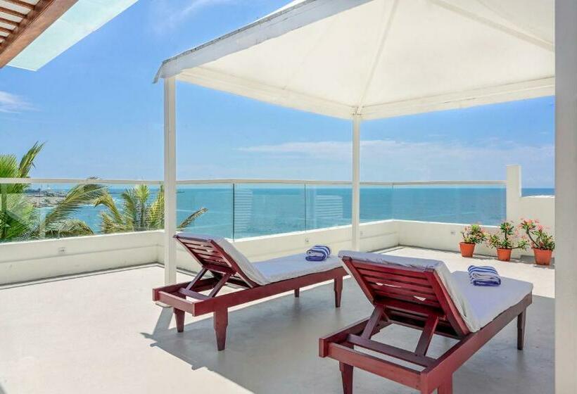 带大床的高级房间, Rockholm At The Light House Beach