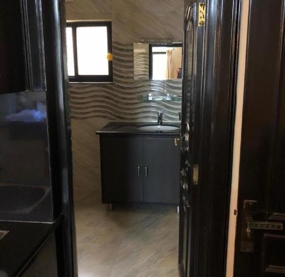 اتاق استاندارد, Rinchen