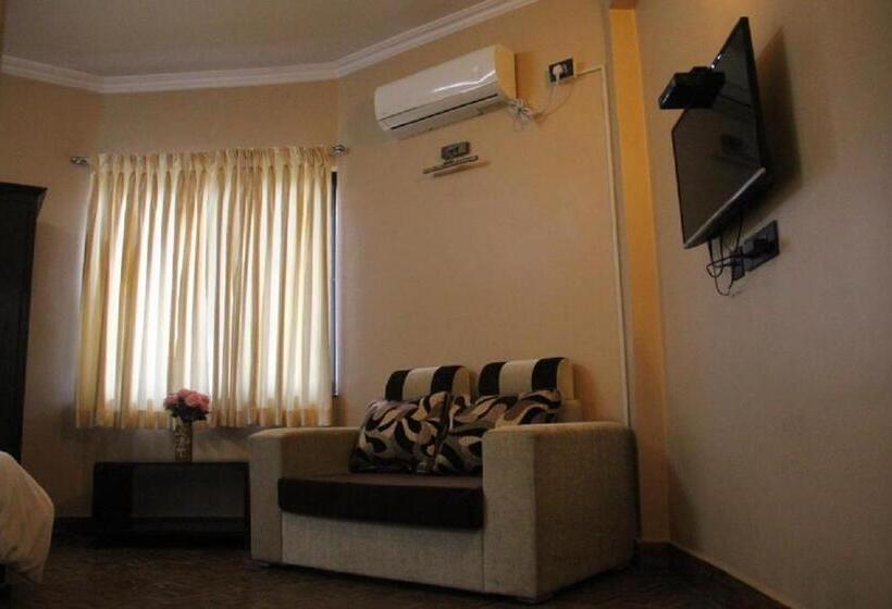 اتاق لوکس با تخت دو نفره بزرگ, Rinchen