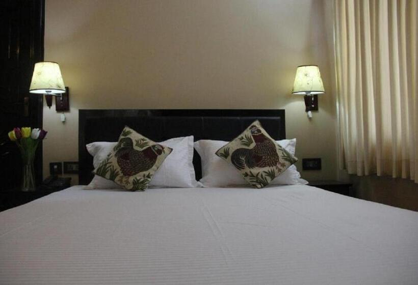 اتاق لوکس با تخت دو نفره بزرگ, Rinchen