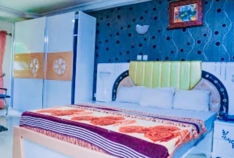 اتاق لوکس, World Class