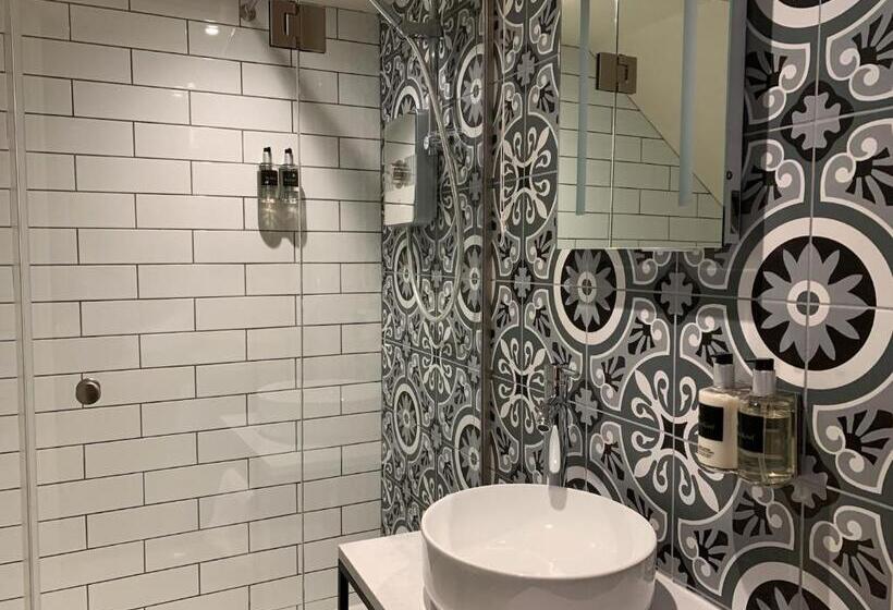 اتاق استاندارد با تخت بزرگ, The Balerno Inn