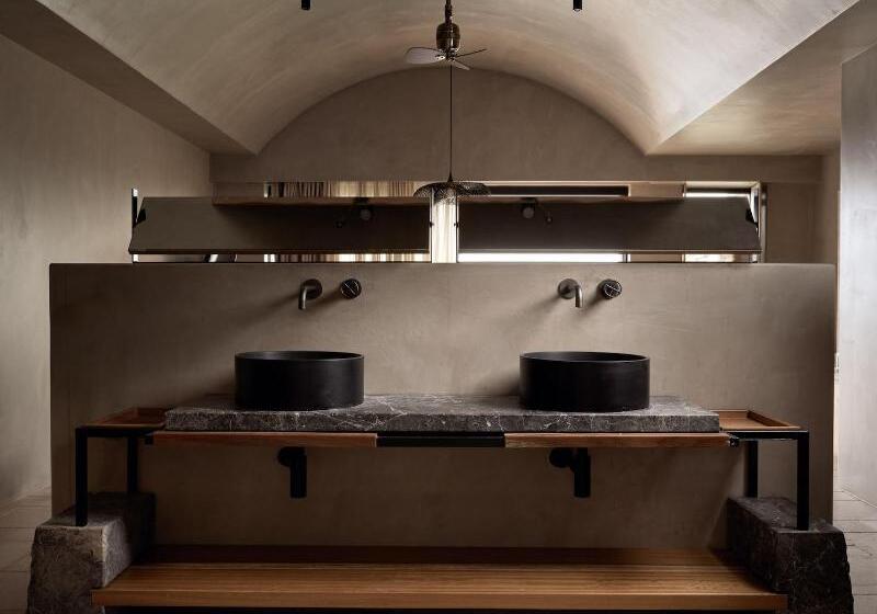 سوییت با چشم‌انداز دریا, Acro Suites  A Wellbeing Resort