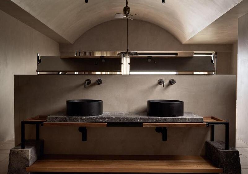 سوییت با چشم‌انداز دریا, Acro Suites  A Wellbeing Resort