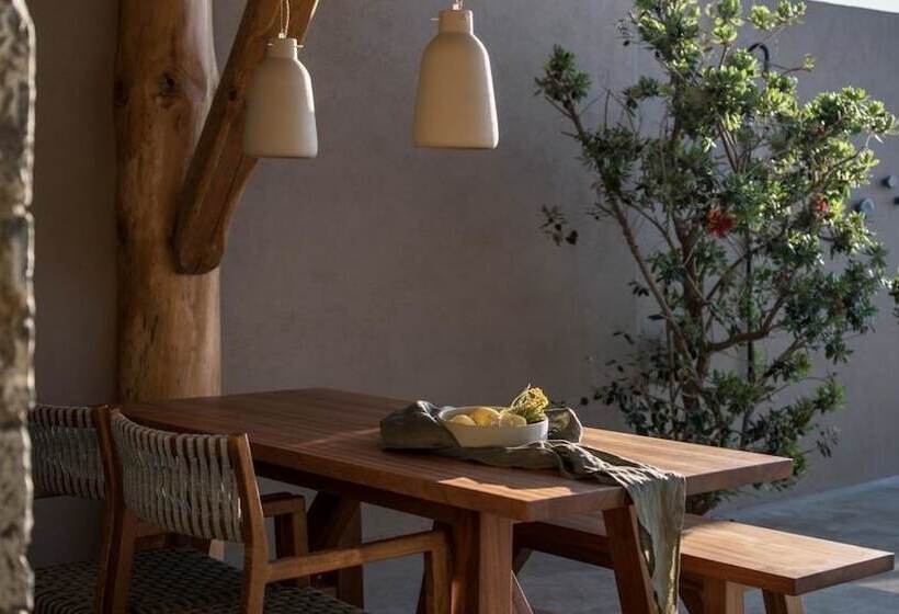 اتاق استاندارد با چشم‌انداز دریا, Acro Suites  A Wellbeing Resort