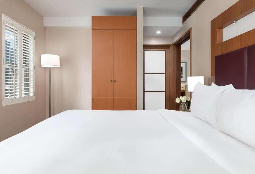 스위트 킹사이즈 침대, 57 By Luxurban