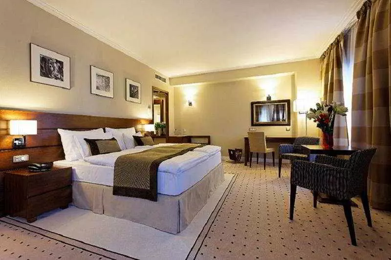 オーシャンビューデラックススイート, Hampton House