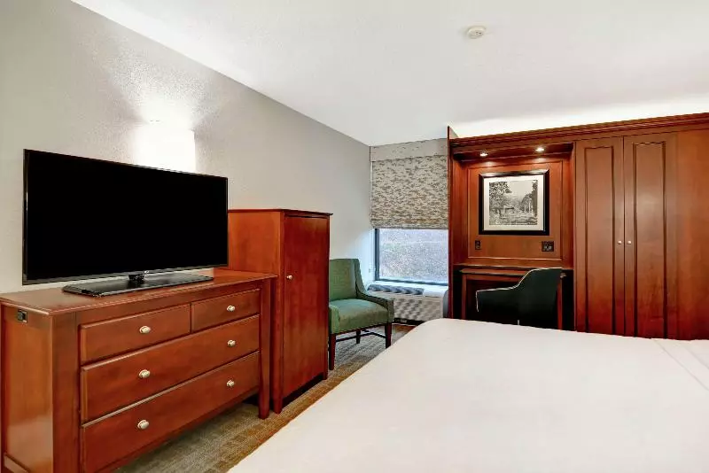 اتاق استاندارد با تخت بزرگ, Hampton Inn Beckley