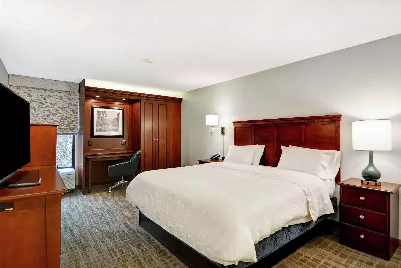 اتاق استاندارد با تخت بزرگ, Hampton Inn Beckley