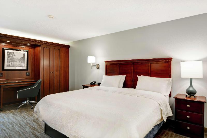 キングサイズベッドのスタンダードルーム, Hampton Inn Beckley