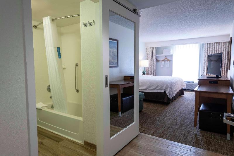 חדר סטנדרט עם מיטת קינג, Hampton Inn Boca Raton