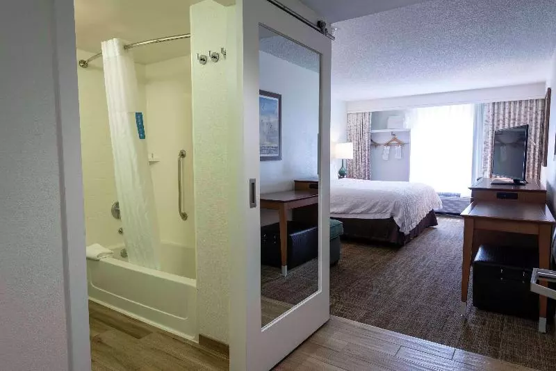 キングサイズベッドのスタンダードルーム, Hampton Inn Boca Raton