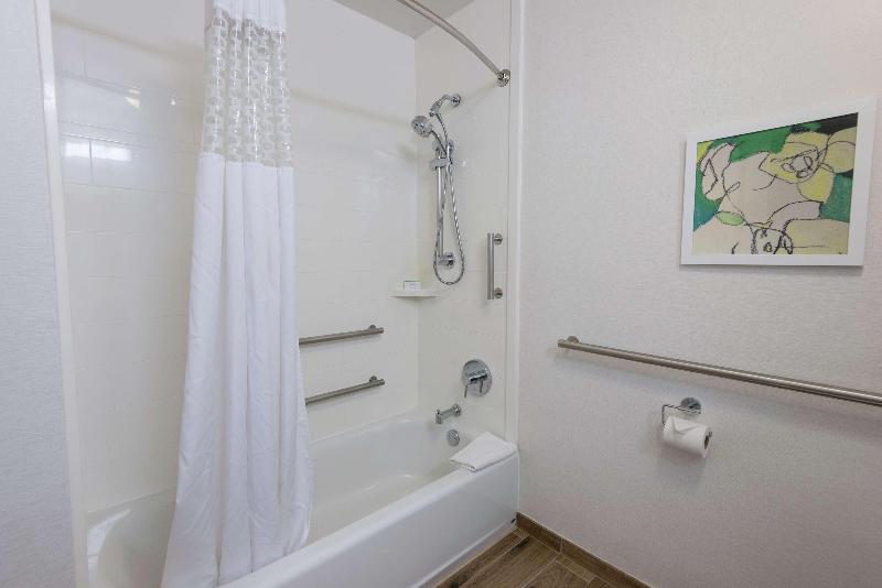 غرفة قياسية سرير كينج لذوى الإحتياجات الخاصة, Hampton Inn Boca Raton