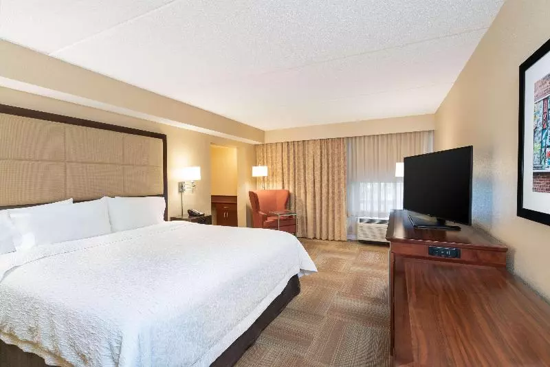 استودیو استاندارد با تخت کینگ, Hampton Inn Lafayette