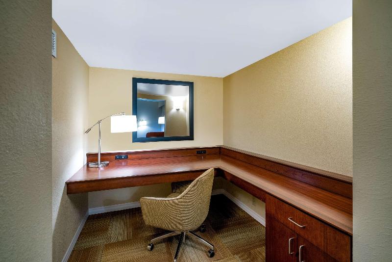 استودیو استاندارد با تخت کینگ, Hampton Inn Lafayette