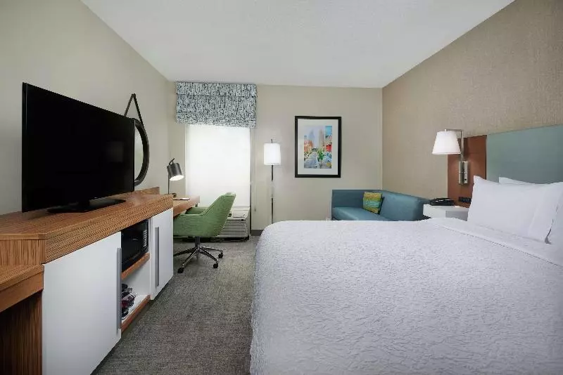 キングサイズベッドのスタンダードルーム, Hampton Inn Louisville I65 @ Brooks Rd