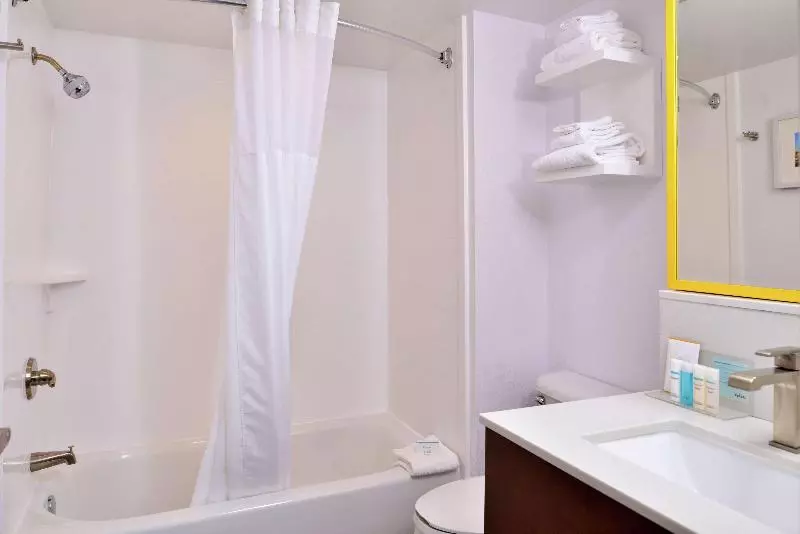 استودیو استاندارد با تخت کینگ, Hampton Inn Norfolk/virginia Beach