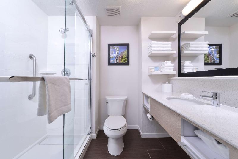 带大床的标准间, Hampton Inn Portland East