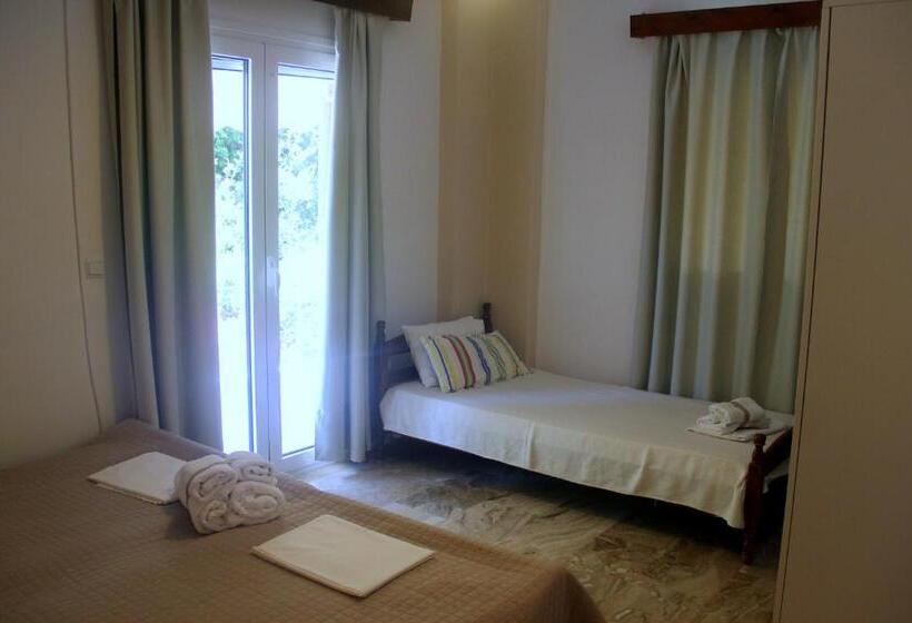 带阳台的三人标准间, Giota Rooms