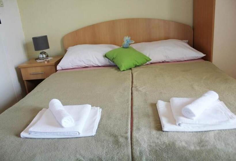 غرفة قياسية مطلّة علي البحر مزوَّدة بشُرفة, Guesthouse Podaca