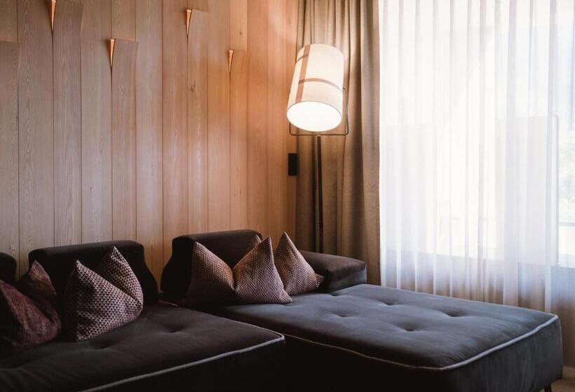 סוויטת ג'וניור, Lindenhof Pure Luxury & Spa Dolcevita Resort