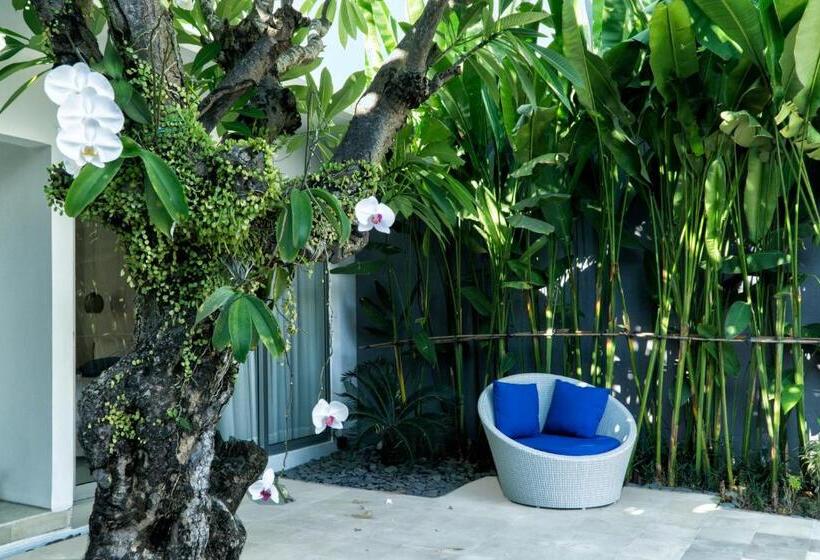 Номер Стандарт Вид на Бассейн, The Capital Hotel And Resort Seminyak